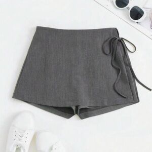 NWOT Stylish Gray Skort